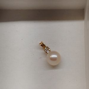 Small NWOT 10K Solid Gold Clear CZ Pearl Pendant